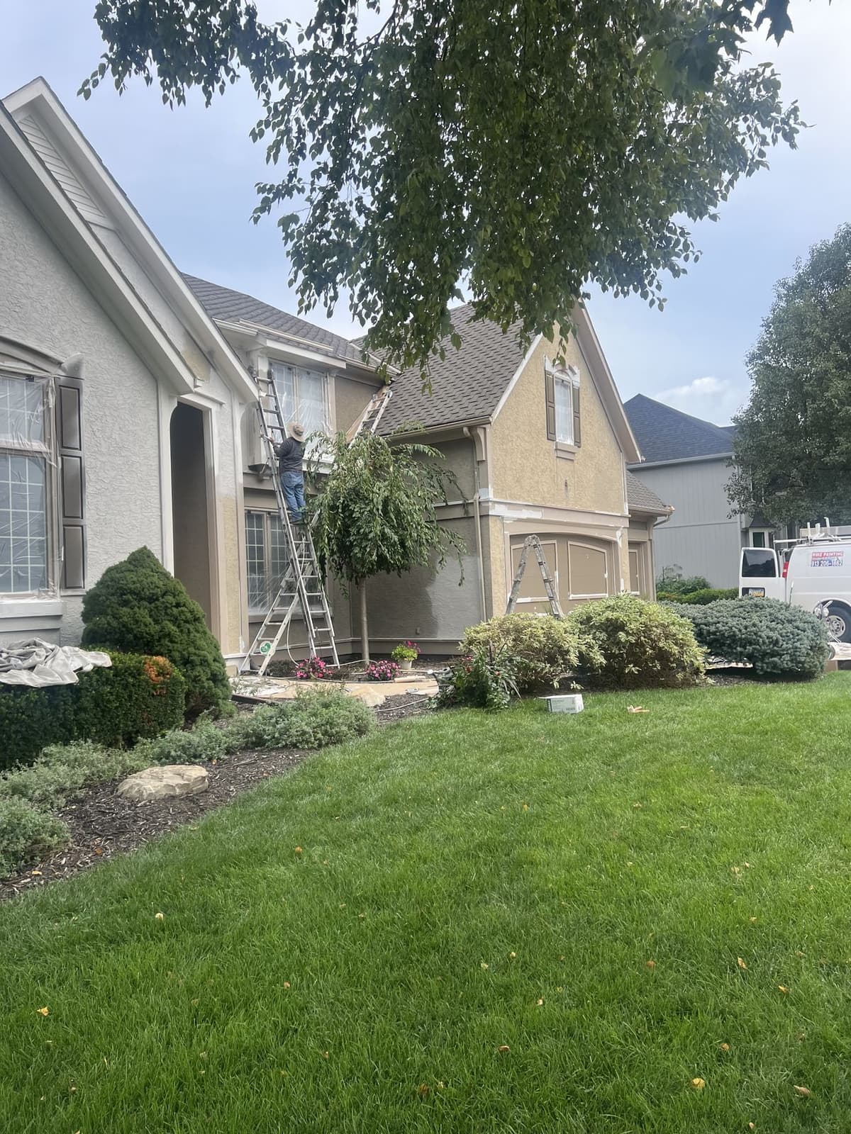 Ruiz Painting project photo 9 — crew work in the Kansas City metro